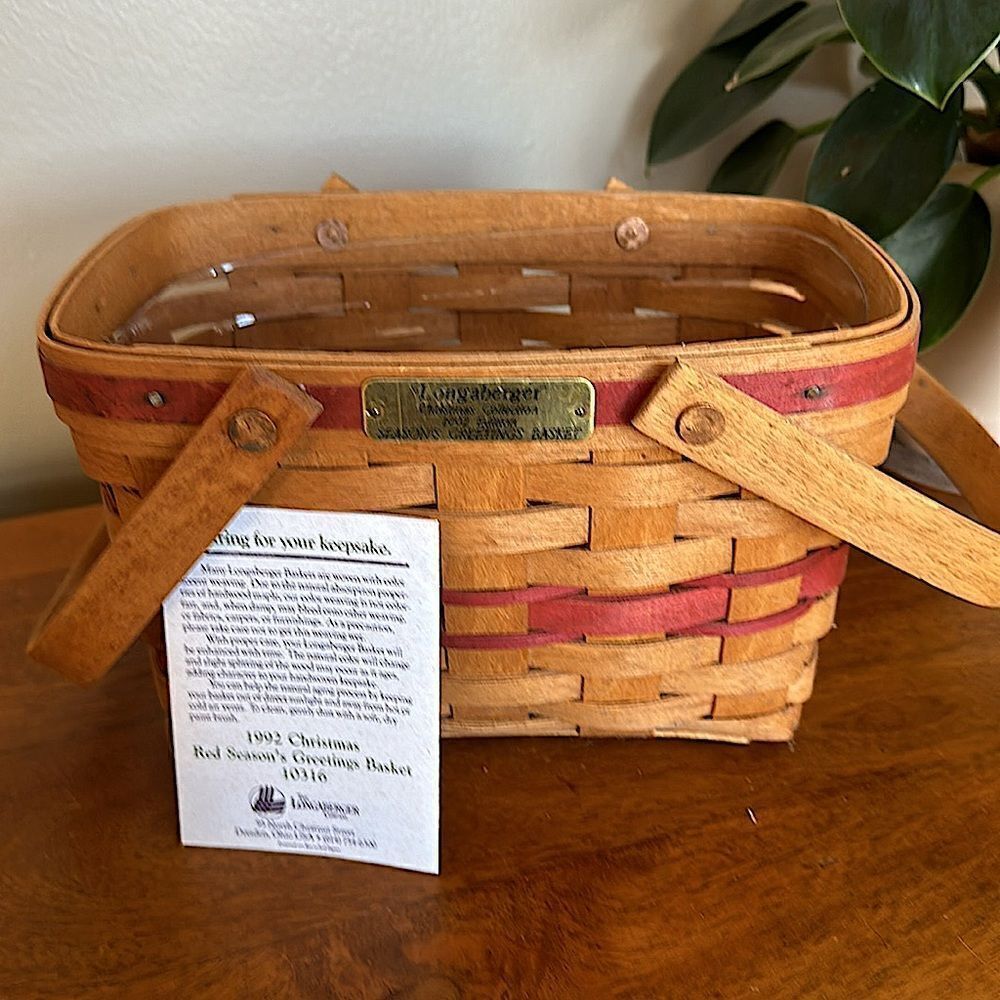 Vintage 1992 Longaberger Christmas Red Season’s Greetings Basket!